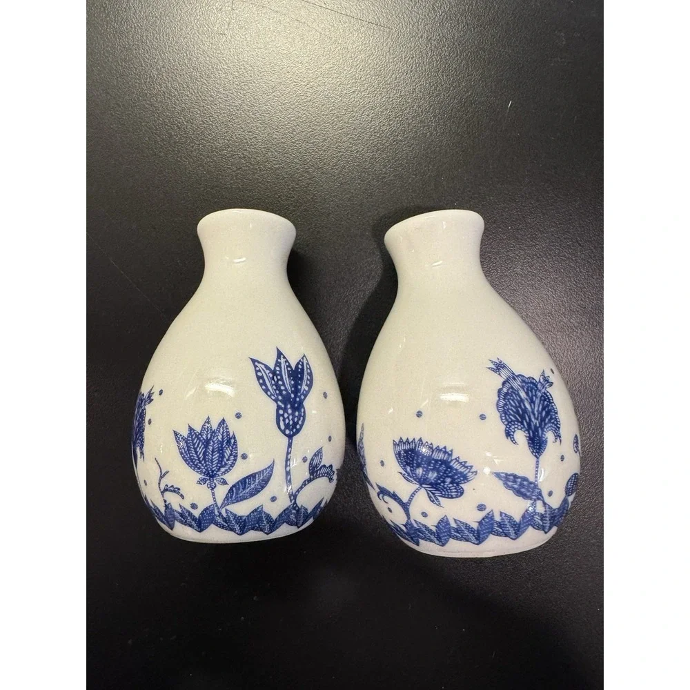 Kate Aspen Ceramic Blue And White Floral Asian Mini Vases Set of 2‎
